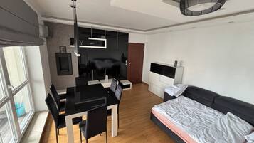 3 habitaciones, tabla de planchar con plancha, wifi y ropa de cama