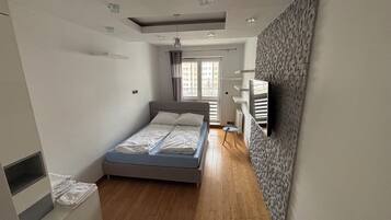 3 bedrooms, iron/ironing board, WiFi, bed sheets