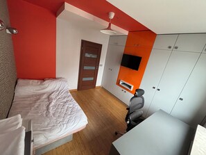 3 makuuhuonetta, silitysrauta/-lauta, Wi-Fi, vuodevaatteet