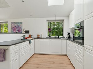 Fridge, microwave, dishwasher, cookware/dishes/utensils