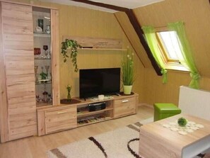 House | Living area - Charming Apartment in Sebnitz With Garden (Sebnitz)