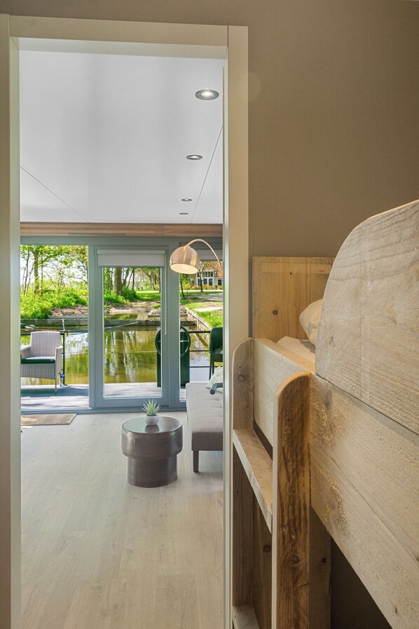 Luxury Cabin, 2 Bedrooms, Kitchen, Harbour View | Minibar, in-room safe, individually decorated, individually furnished - Pean-buiten Weidum (Weidum)