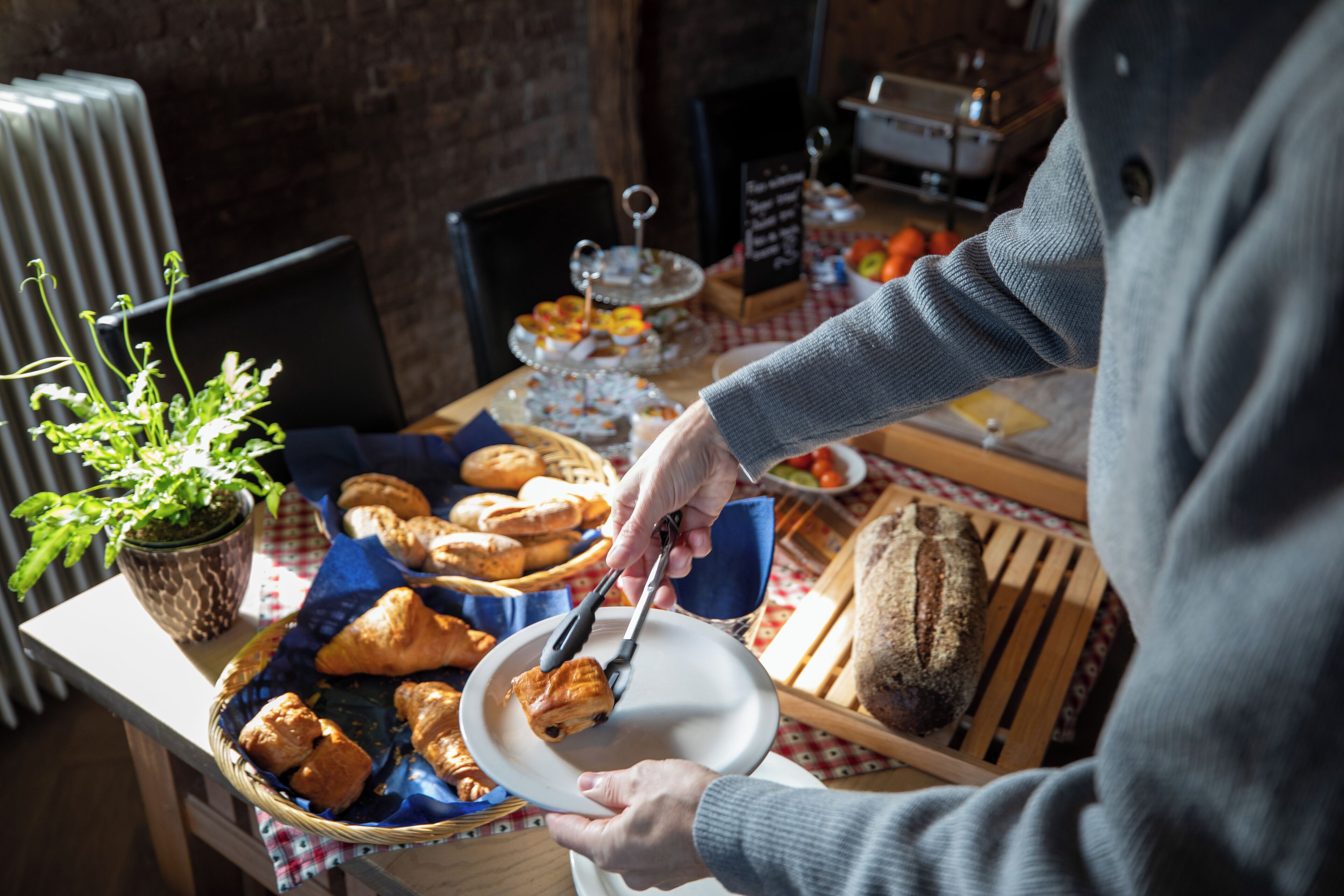 Dagelijks ontbijtbuffet (EUR 14.50 per persoon)