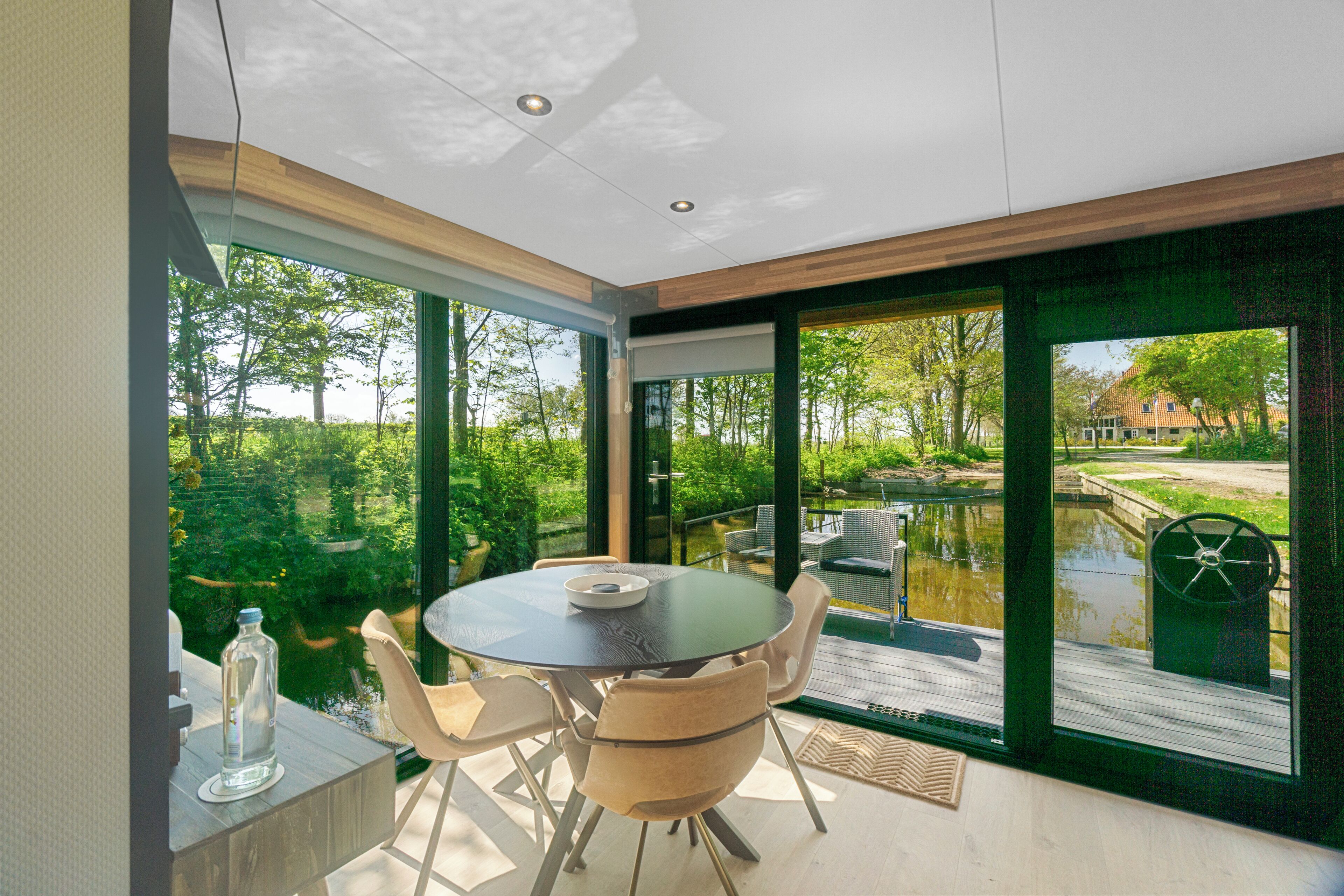 Luxury Cabin, 2 Bedrooms, Kitchen, Harbor View | Living area