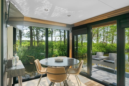 Luxury Cabin, 2 Bedrooms, Kitchen, Harbour View | Living area. Pean-buiten Weidum