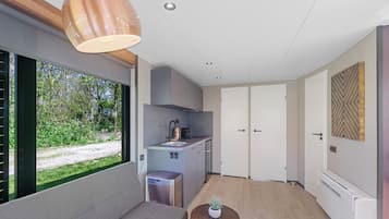 Luxury Cabin, 2 Bedrooms, Kitchen, Harbor View | Private kitchen | Fridge, eco-friendly cleaning products