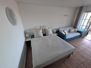 1 chambre, lit parapluie, Wi-Fi gratuit, draps fournis