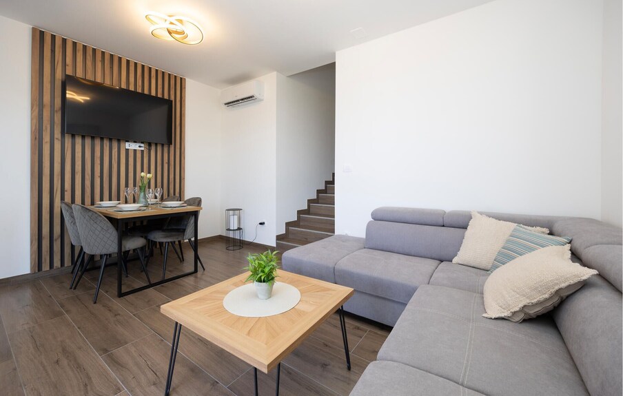 Gorgeous Apartment In Stanici With Swimming Pool - Omiš
