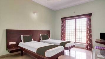 Deluxe Double or Twin Room, Air conditioning | Desk, free WiFi, bed sheets