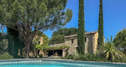 GĂźte authentique de charme entre Gard et ArdĂšche