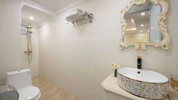 Habitación superior con 2 camas individuales | Baño | Pantuflas