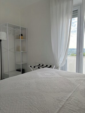 1 habitación, tabla de planchar con plancha, wifi y ropa de cama 