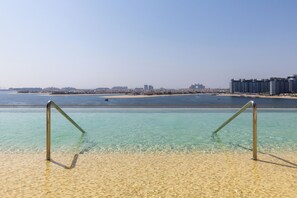 室外游泳池