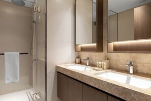 Deluxe Apartment, Sea View | Bathroom | Towels - Maison Privee - Coastal Living w/ Uninterrupted Sea and Palm Views (Dubai)