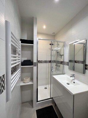 Hair dryer, towels