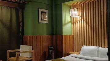 Deluxe Double Room | Desk, laptop workspace, free WiFi