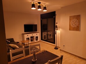 Smart TV - 5 minutes from the beach, bus terminal and nightlife! (Lloret de Mar)