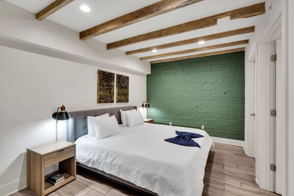 2 slaapkamers, een strijkplank/strijkijzer, gratis wifi, beddengoed