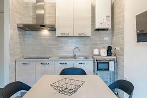 Fridge, oven, coffee/tea maker, toaster