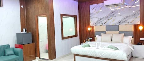 Family Room, Garden View | Free WiFi