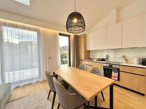 Appartement Deluxe, 1 chambre | Cuisine privée | Cafetière-théière, bouilloire électrique