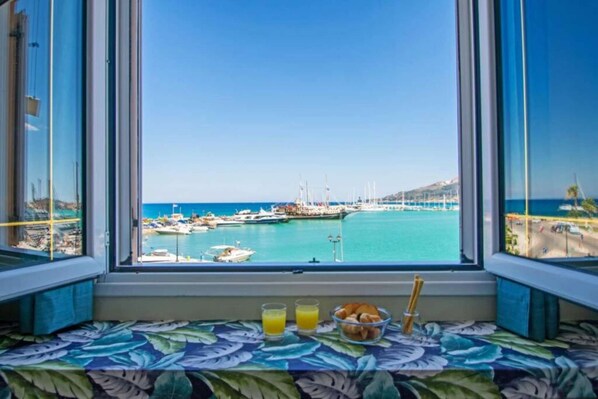 Interior - Zante harbour stunning sea view suite (Zakinthos)