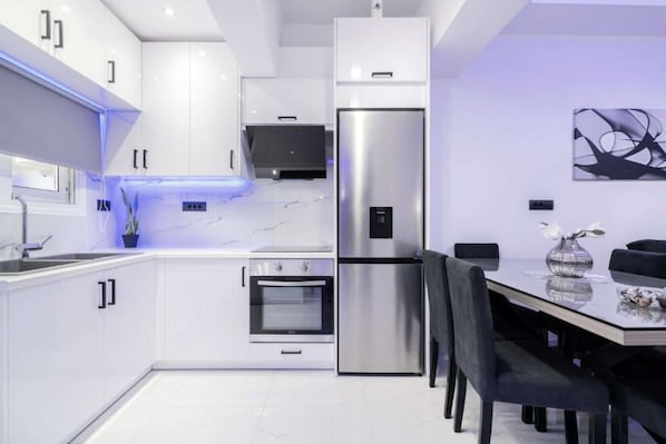 Fridge, microwave, oven, stovetop