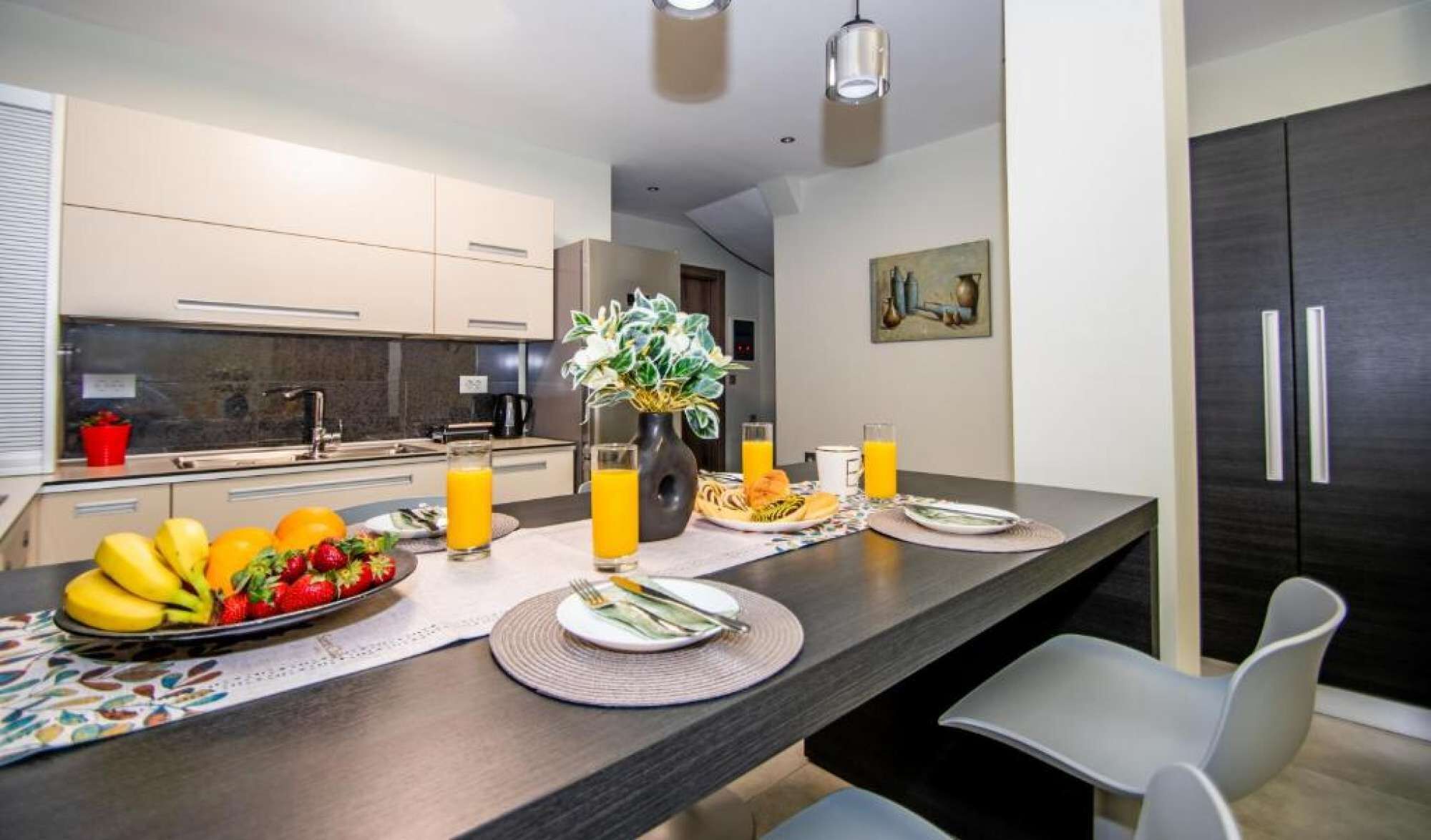 Fridge, oven, stovetop, coffee/tea maker