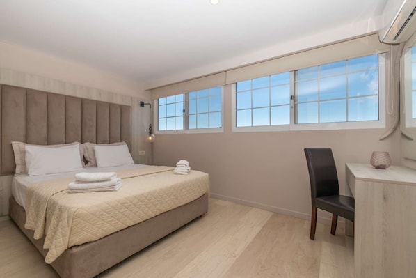 2 bedrooms, travel cot, WiFi