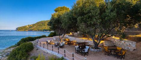 屋外ダイニングエリア