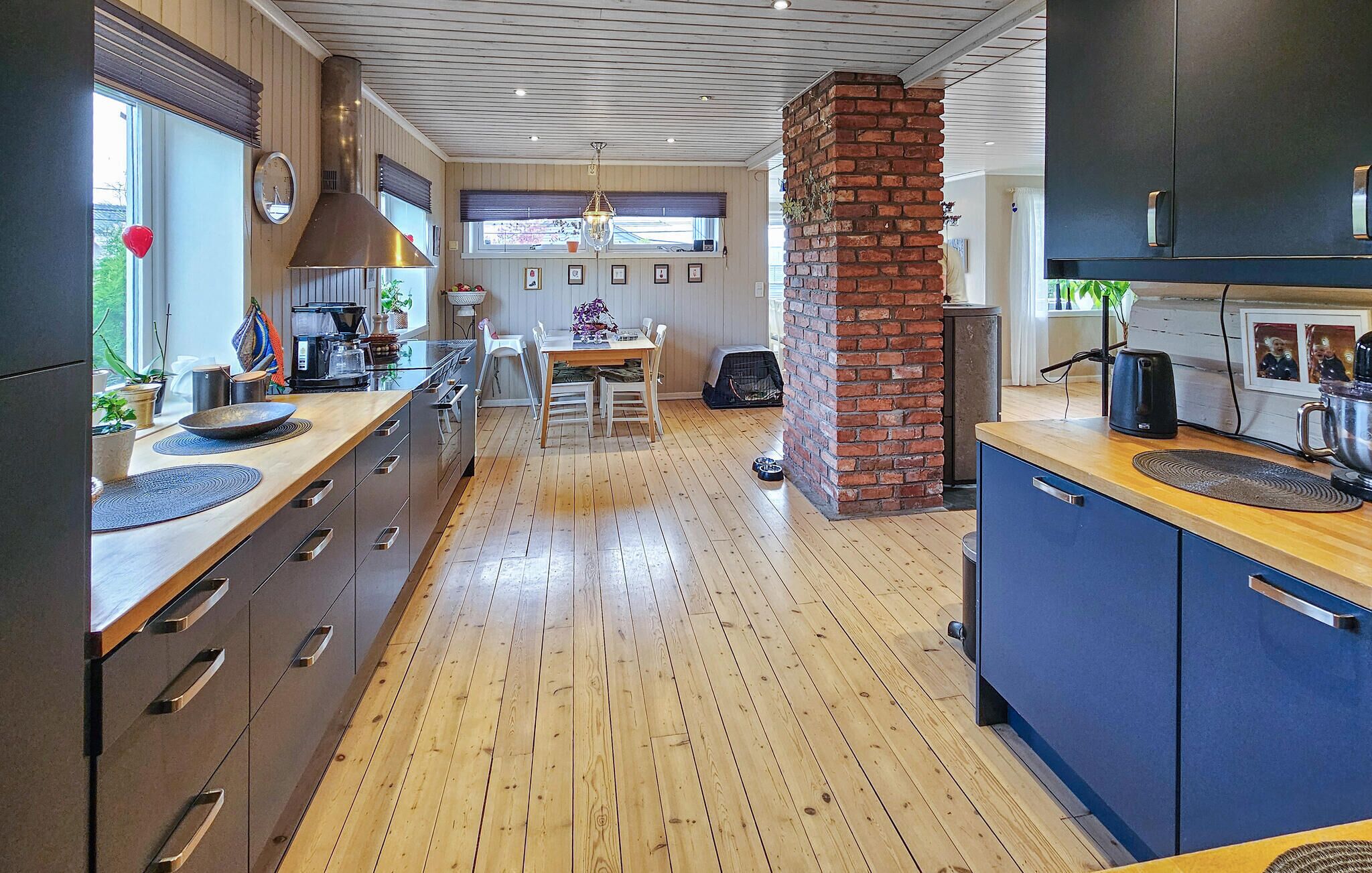 Kjøleskap, oppvaskmaskin og kaffetrakter/tekoker