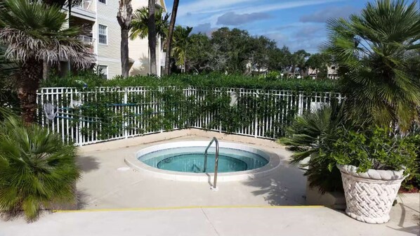 Beheizter Pool