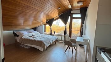 1 Schlafzimmer, Schreibtisch, Reisekinderbett, kostenloses WLAN