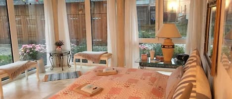 Casa | 8 habitaciones, muebles diferentes y tabla de planchar con plancha