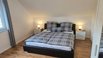 2 makuuhuonetta, työpöytä, vauvan matkasänky, ilmainen Wi-Fi