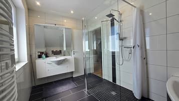 Hårtørrer, håndklæder, Sæbe, Toiletpapir