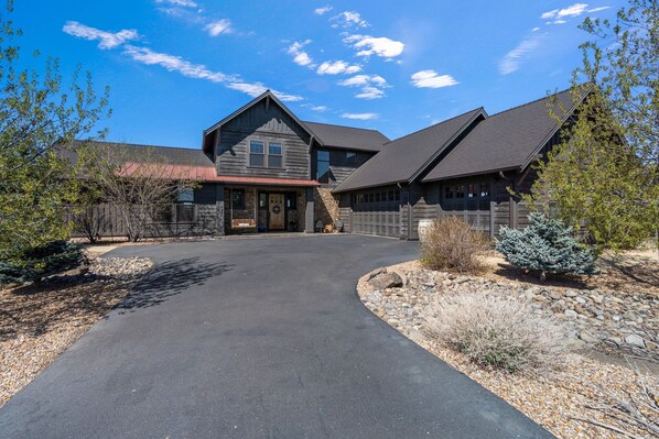 المنشأة من الخارج