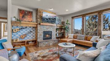 Téléviseur connecté, foyer, bureau