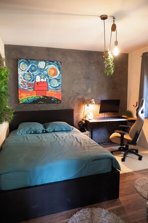 3 slaapkamers, een strijkplank/strijkijzer, wifi, beddengoed