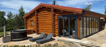 Scandinavian Luxury Log Cabin Sleeps 6, Hot Tub, Durham & Bishop Auckland