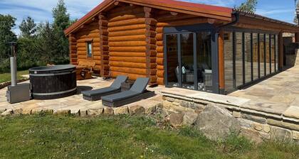 Scandinavian Luxury Log Cabin Sleeps 6, Hot Tub, Durham & Bishop Auckland