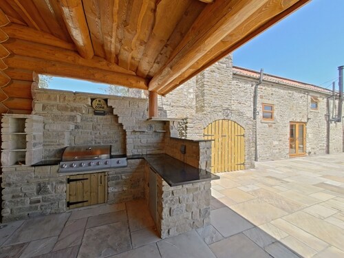 Scandinavian Luxury Log Cabin Sleeps 6, Hot Tub, Durham & Bishop Auckland