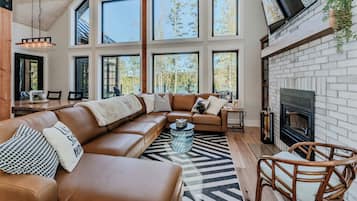 Smart TV, fireplace, video games, offices