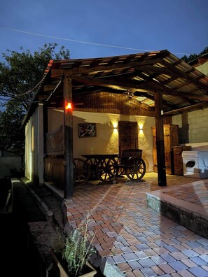 Comfort Studio, Garden View | 3 bedrooms, individually decorated, individually furnished, free WiFi