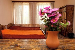 Nhà tiện nghi đơn giản, 2 phòng ngủ, quang cảnh núi | Trang trí khác biệt, trang bị nội thất với thiết kế riêng biệt 