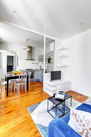 Living area - Bright 1BR by Palais Garnier  (Paris)