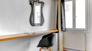 Unclassified image, 2 of 25, button - Bright 1BR by Palais Garnier  (Paris)
