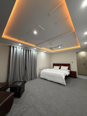 9 bedrooms, iron/ironing board, WiFi