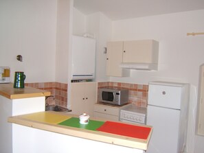 Micro-ondes, four, plaque de cuisson, lave-vaisselle