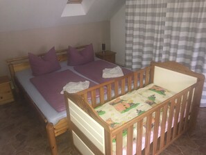 1 habitación, escritorio, wifi gratis y ropa de cama